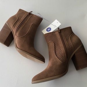 Universal Thread Chrissy Ankle Boot - Size 8 (NEW)